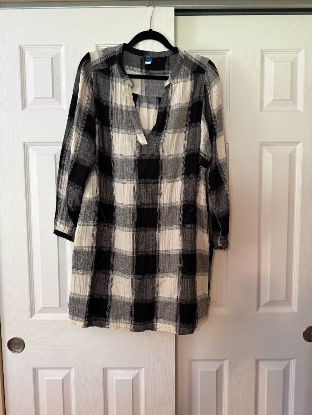 Old Navy Black Cream Plaid Cotton V Neck Dress Size M Pockets